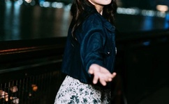 低头看我是怎么C哭你